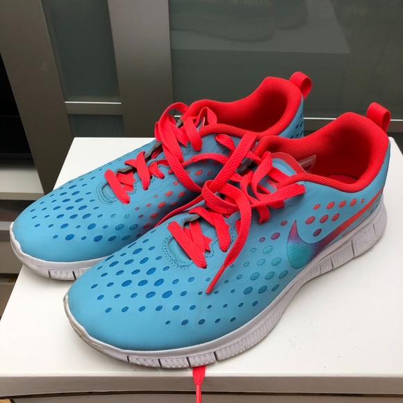 Nike Running Shoes - Picture 1 of 4